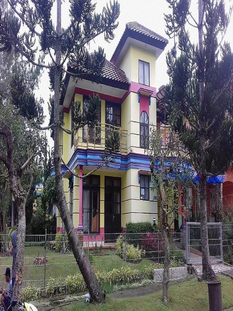 Villa Kota Bunga Tulip