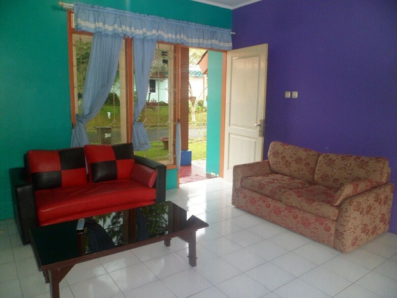 Villa Kota Bunga Matahari
