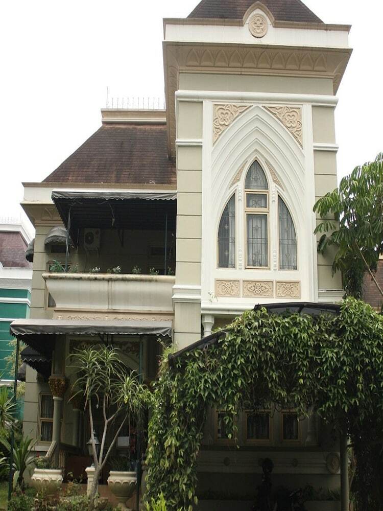 Villa Kota Bunga Matahari