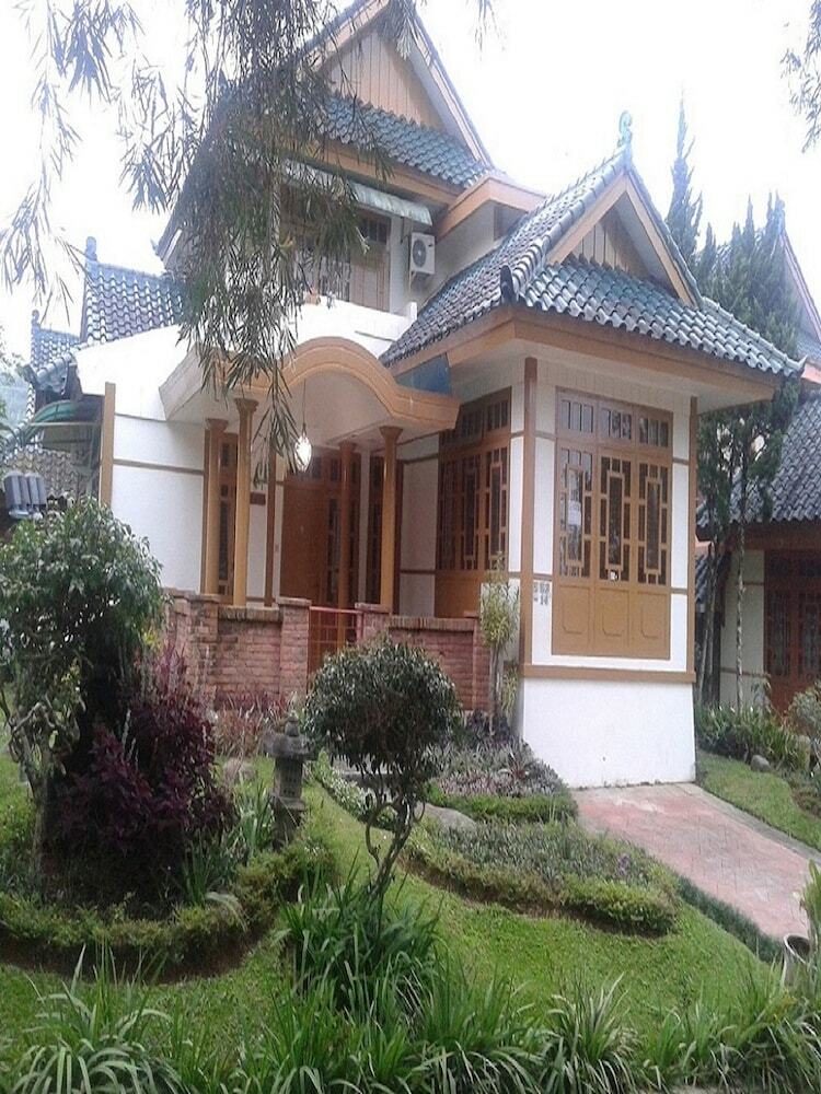 Villa Kota Bunga Matahari