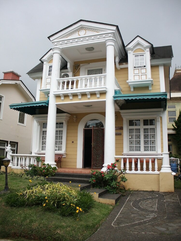 Villa Kota Bunga Matahari