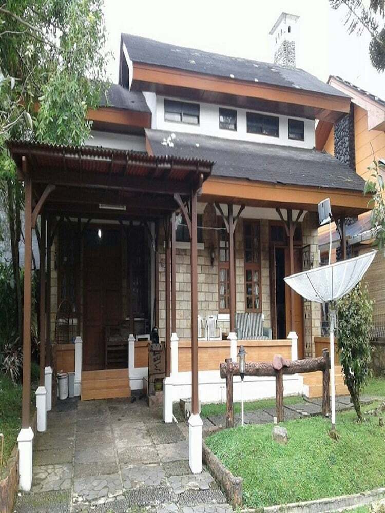 Villa Kota Bunga Matahari