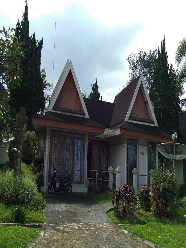 Villa Kota Bunga Matahari