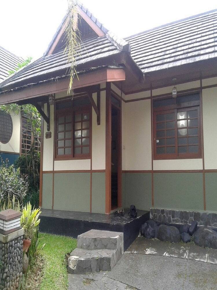 Villa Kota Bunga Matahari