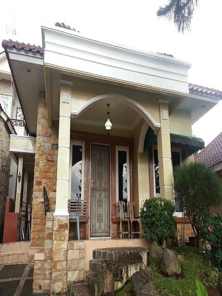 Villa Kota Bunga Teratai