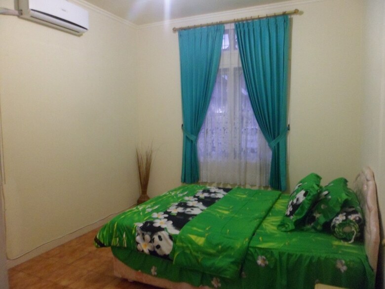Villa Kota Bunga Camelia