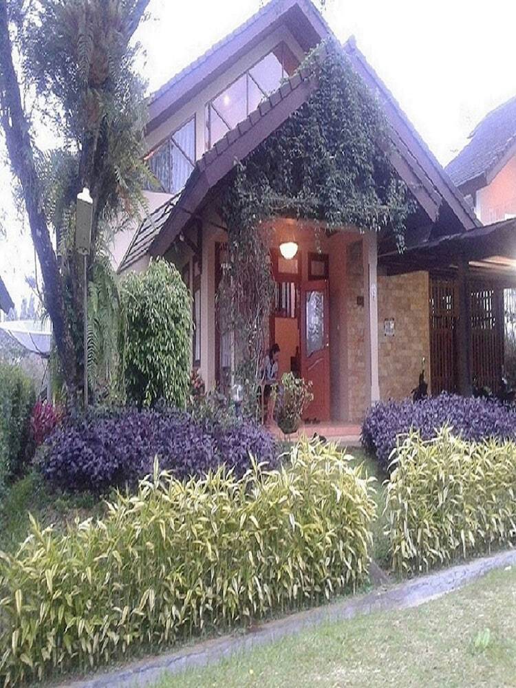 Villa Kota Bunga Mawar