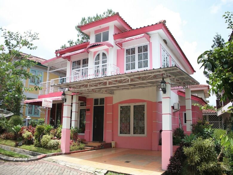 Villa Kota Bunga Allamanda
