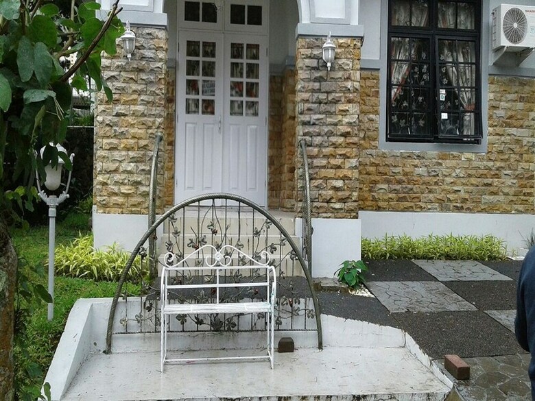 Villa Kota Bunga Allamanda