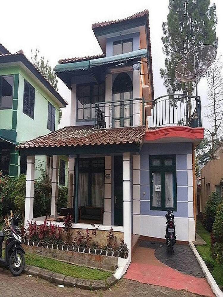 Villa Kota Bunga Sakura