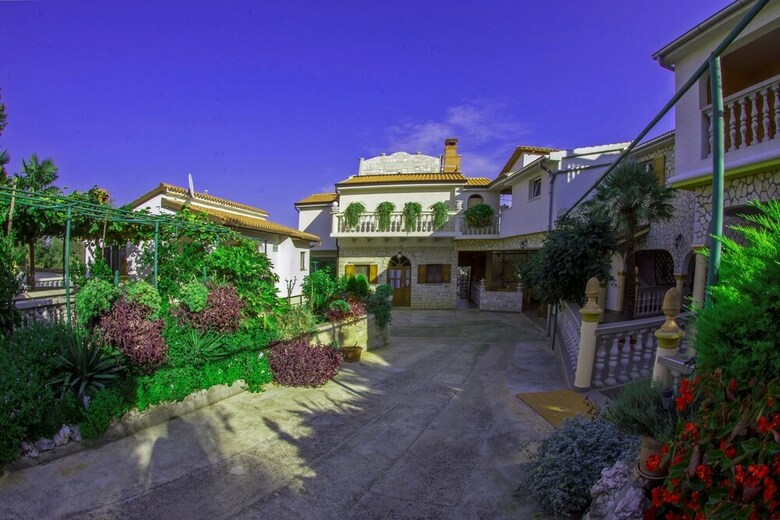 Olive Apartments