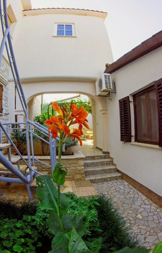 Olive Apartments