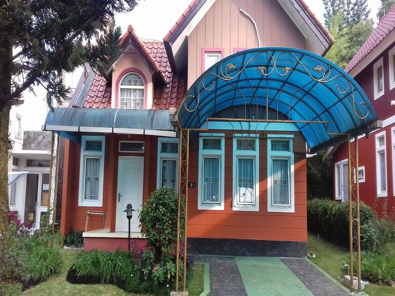 Villa Kota Bunga Aster