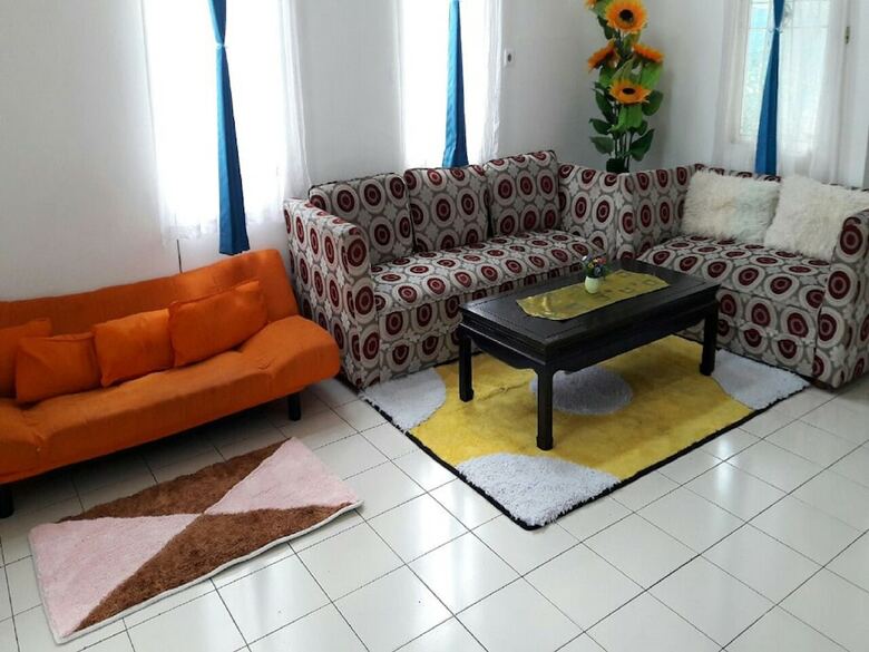 Villa Kota Bunga Aster