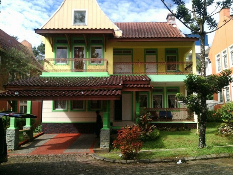 Villa Kota Bunga Aster