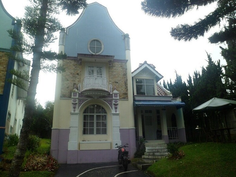 Villa Kota Bunga Anyelir