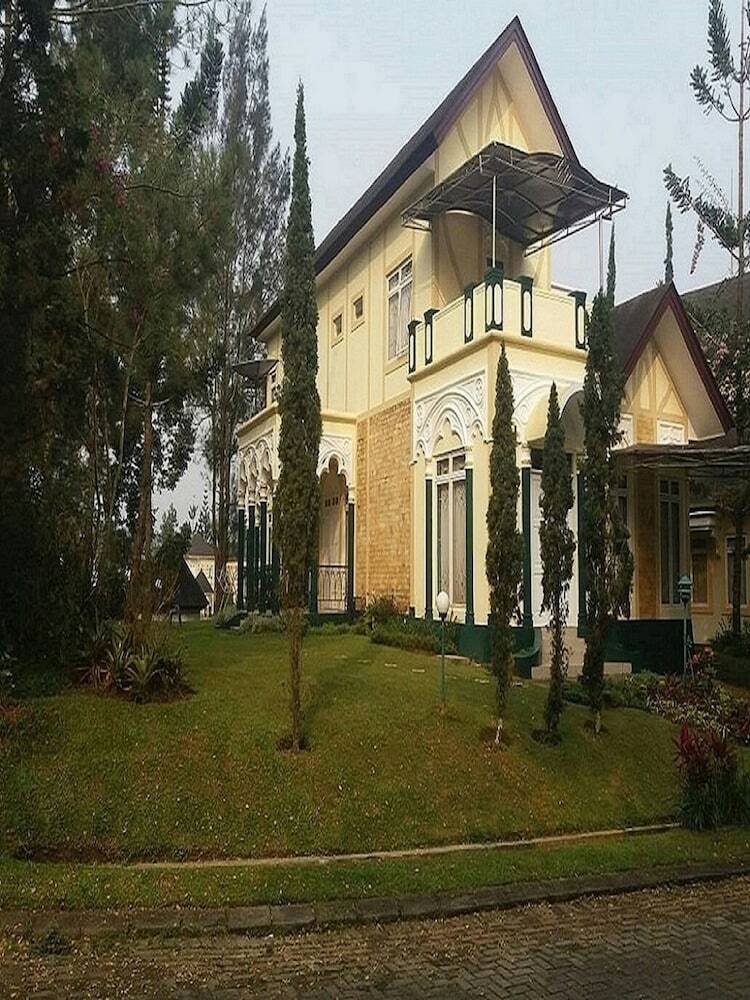 Villa Kota Bunga Anyelir