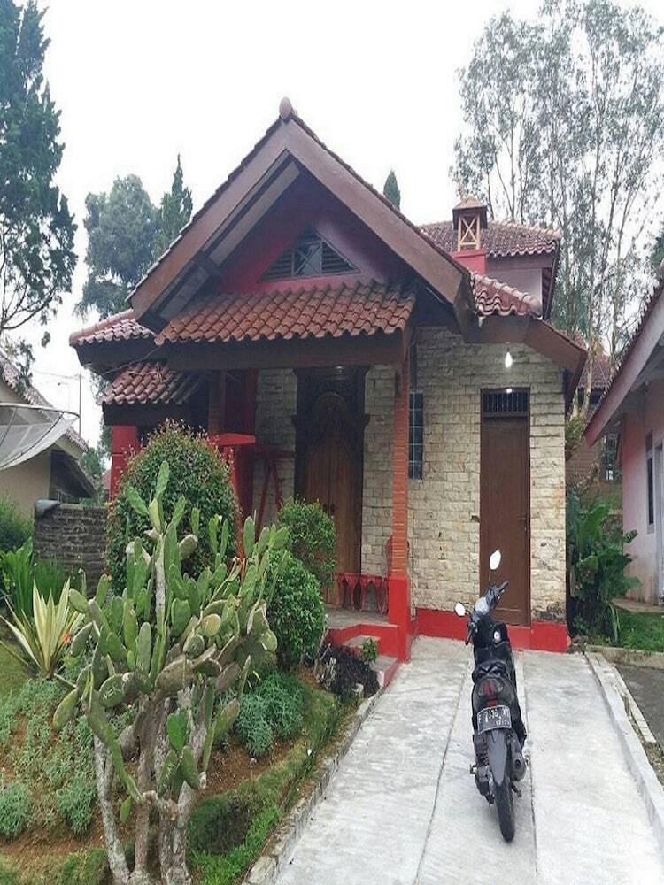 Villa Kota Bunga Anyelir