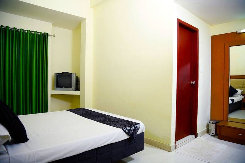 Hotel Green Park Residency