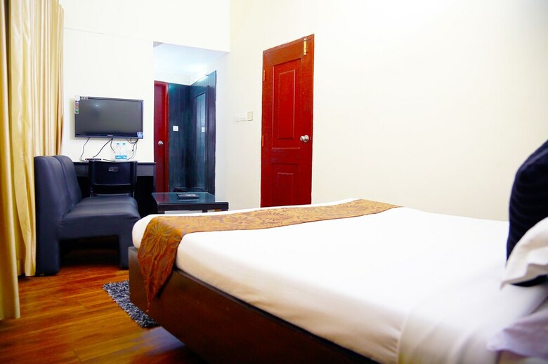 Hotel Green Park Residency
