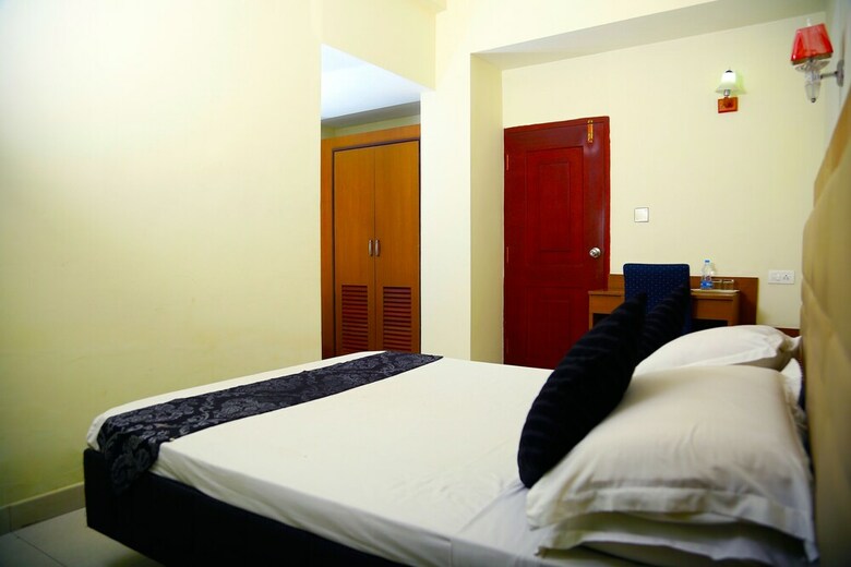 Hotel Green Park Residency