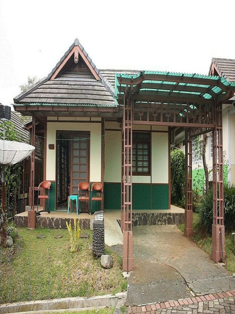 Villa Kota Bunga Dahlia