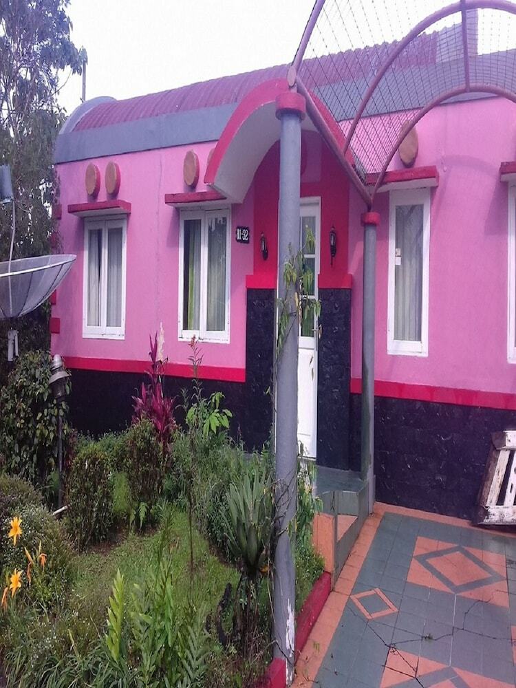 Villa Kota Bunga Dahlia