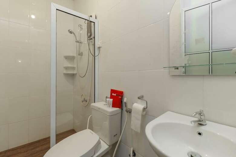 Hotel Reddoorz Plus @ Batam Center