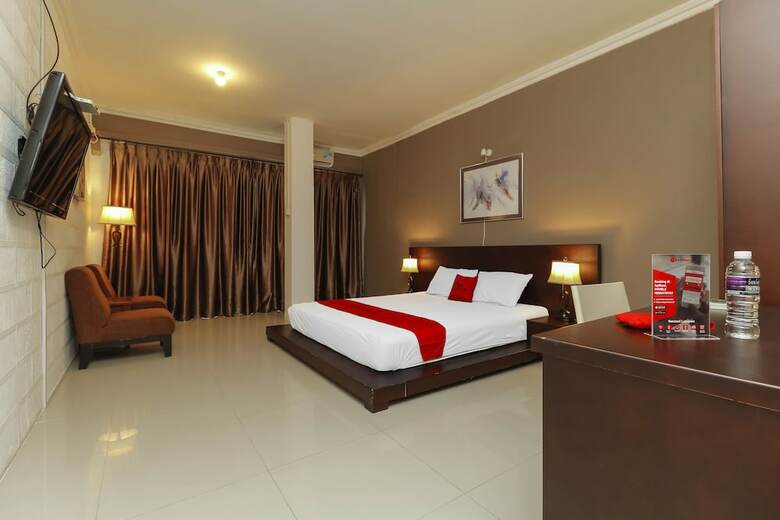 Hotel Reddoorz Plus @ Batam Center