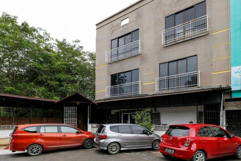 Hotel Reddoorz Plus @ Batam Center