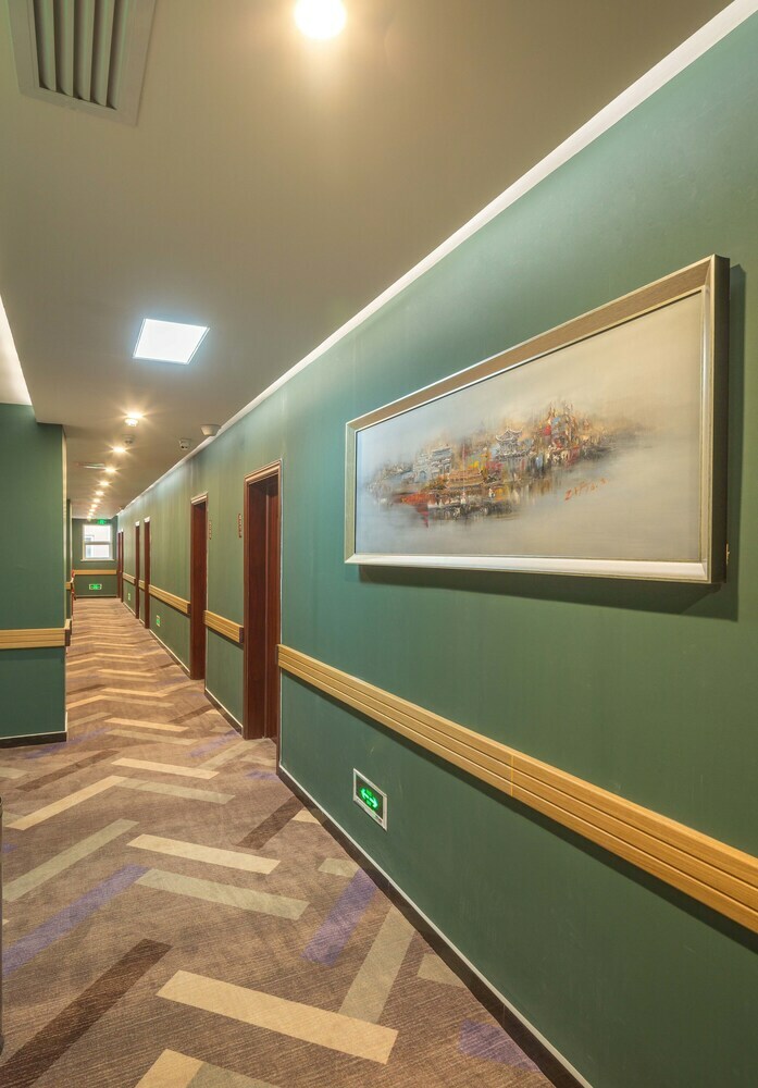 Hill Lily Hotel