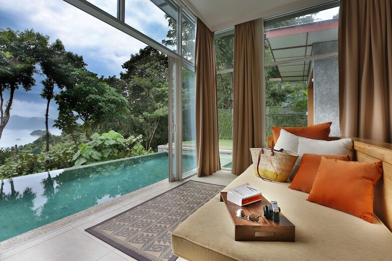 Hotel Ambong Pool Villas