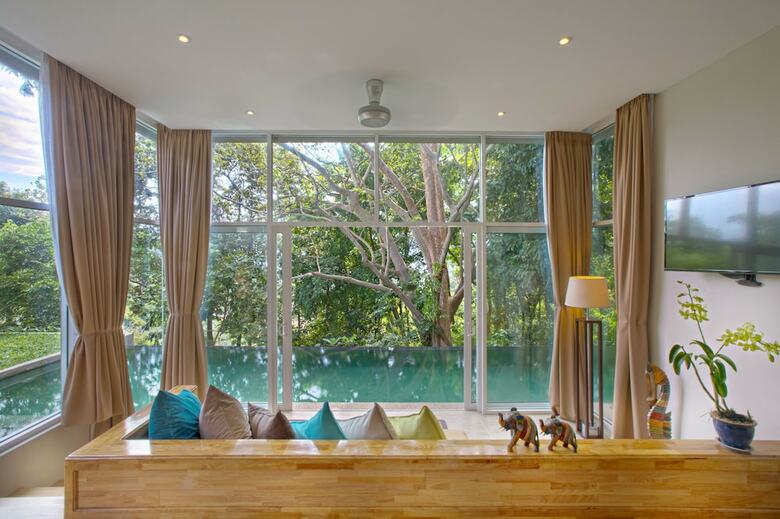 Hotel Ambong Pool Villas