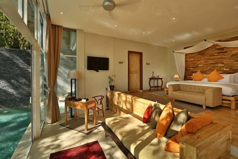 Hotel Ambong Pool Villas