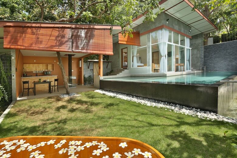 Hotel Ambong Pool Villas
