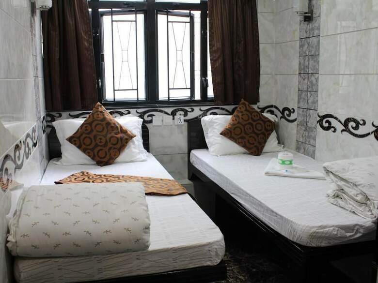 Gold Sparrow Hotel
