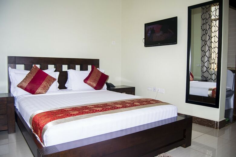 Flomi Hotel