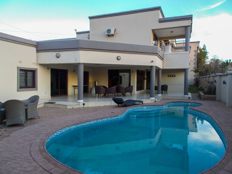 Hotel Four Pillars Lodge