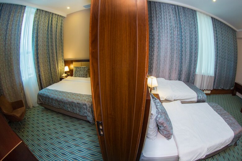 Ruma Port Hotel