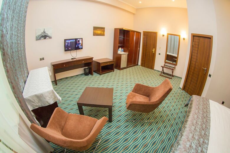 Ruma Port Hotel