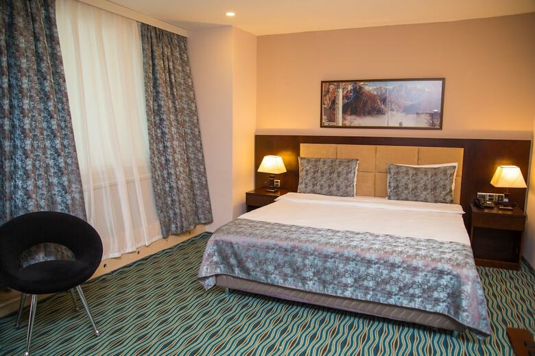 Ruma Port Hotel