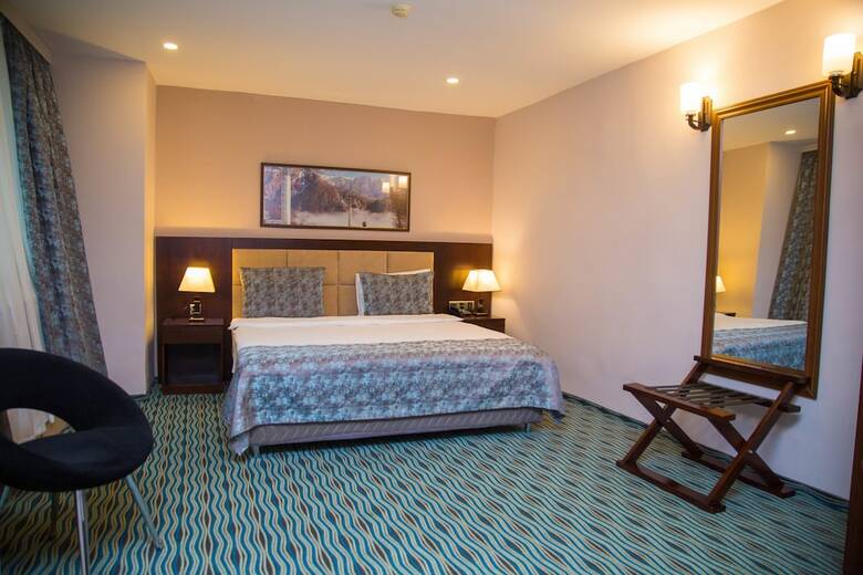 Ruma Port Hotel
