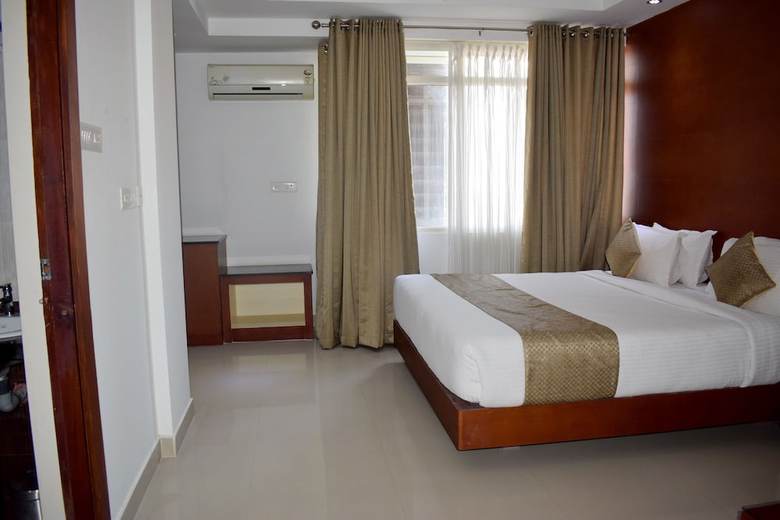 Hotel Nakshatra Emerald Inn