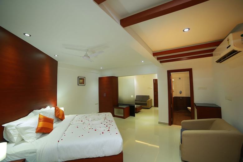 Hotel Nakshatra Emerald Inn
