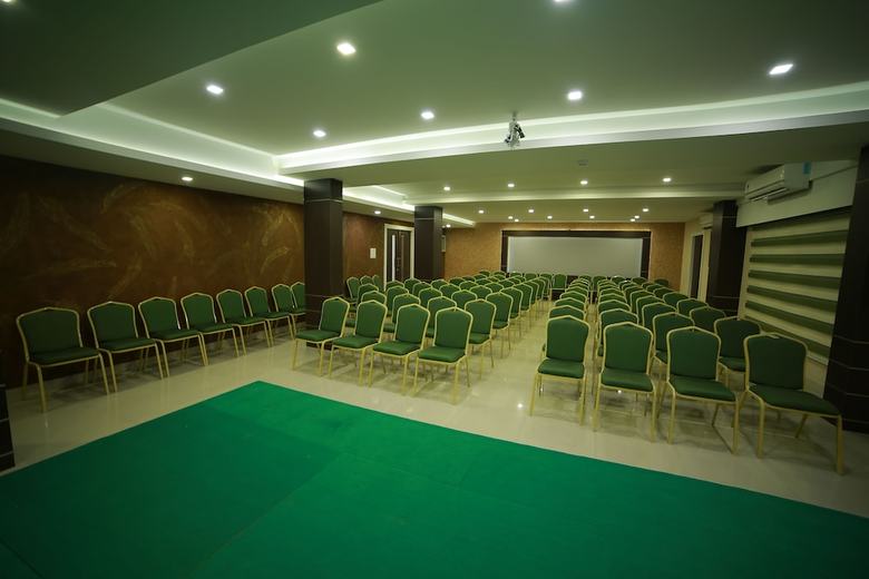 Hotel Nakshatra Emerald Inn