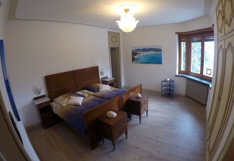 Bed & Breakfast Baby Blue