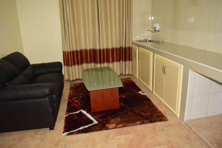 Apartamentos Latitude 1 Serviced Suites