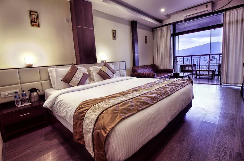 Hotel Tara Palace
