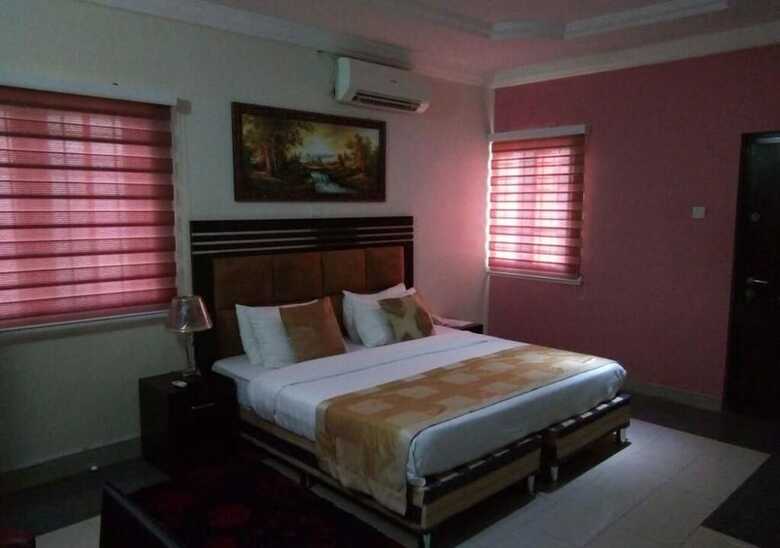 Hotel Jesuit Continental Suites