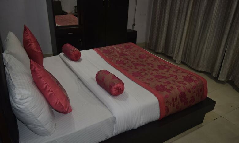 Bed & Breakfast Trishul Hotel